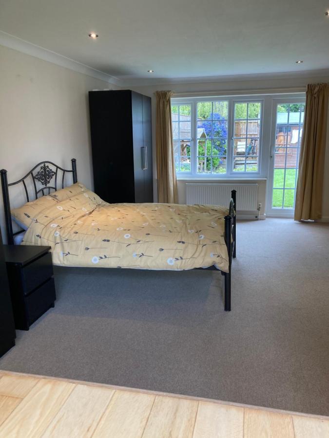 Апартаменты 9 Chudleigh Close Бедфорд Экстерьер фото