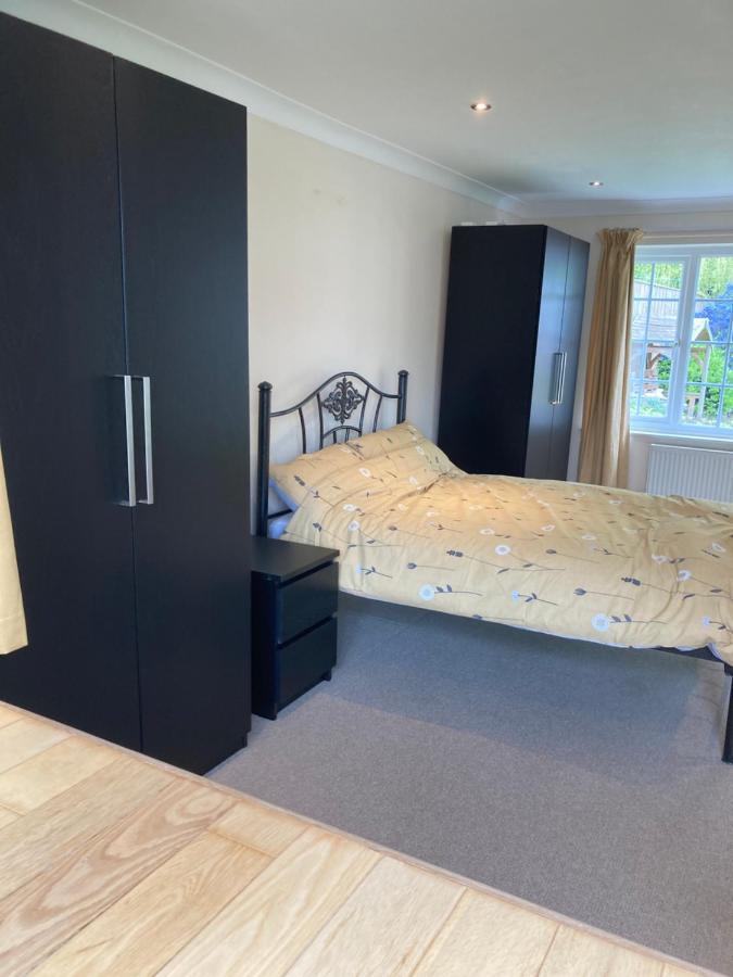 Апартаменты 9 Chudleigh Close Бедфорд Экстерьер фото